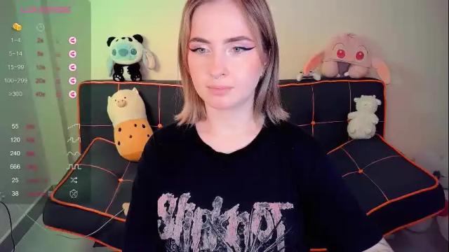 Image 10 of shyfoxxxy Stream on Chaturbate on 1 month ago