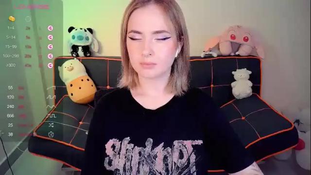 Image 3 of shyfoxxxy Stream on Chaturbate on 1 month ago