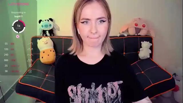Image 11 of shyfoxxxy Stream on Chaturbate on 1 month ago