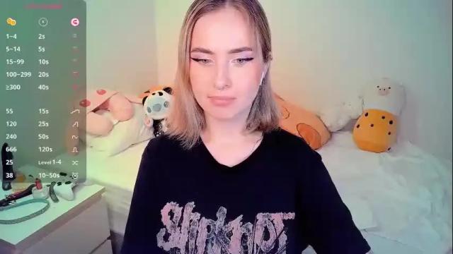 Image 3 of shyfoxxxy Stream on Chaturbate on 28 days ago