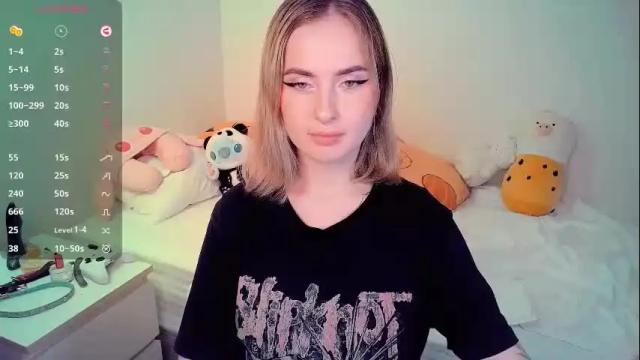 Image 8 of shyfoxxxy Stream on Chaturbate on 28 days ago