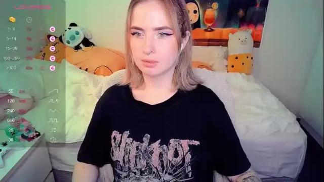 Image 11 of shyfoxxxy Stream on Chaturbate on 15 days ago