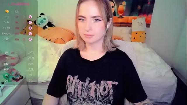 Image 12 of shyfoxxxy Stream on Chaturbate on 15 days ago