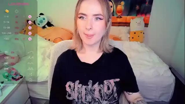 Image 2 of shyfoxxxy Stream on Chaturbate on 15 days ago