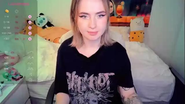 Image 3 of shyfoxxxy Stream on Chaturbate on 15 days ago