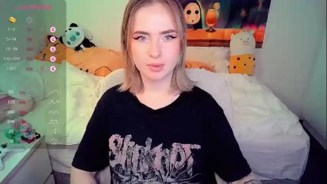 Image 7 of shyfoxxxy Stream on Chaturbate on 15 days ago