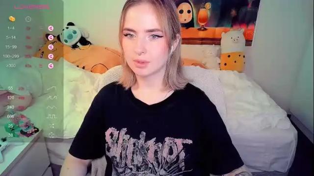 Image 8 of shyfoxxxy Stream on Chaturbate on 15 days ago