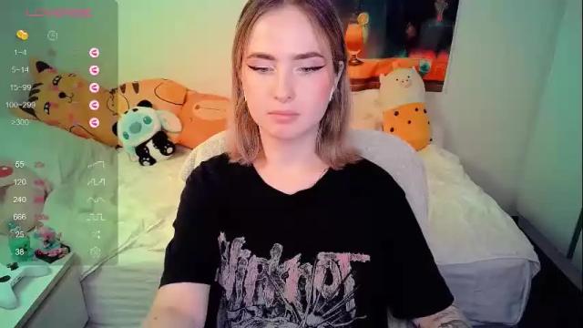 Image 2 of shyfoxxxy Stream on Chaturbate on 14 days ago