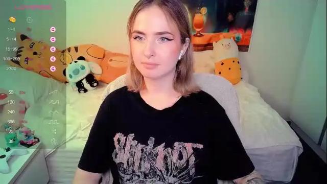 Image 3 of shyfoxxxy Stream on Chaturbate on 14 days ago