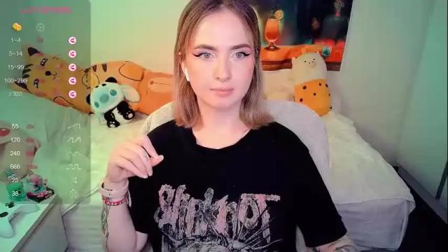 Image 4 of shyfoxxxy Stream on Chaturbate on 14 days ago