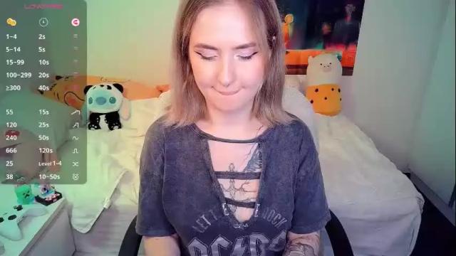 Image 8 of shyfoxxxy Stream on Chaturbate on 12 days ago