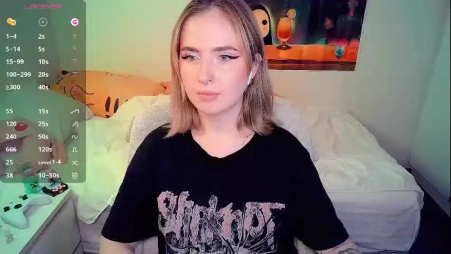 Image 4 of shyfoxxxy Stream on Chaturbate on 11 days ago