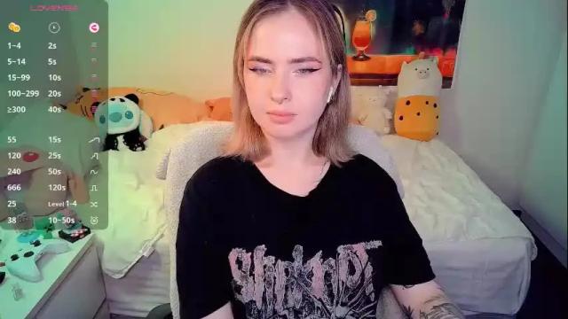 Image 11 of shyfoxxxy Stream on Chaturbate on 10 days ago