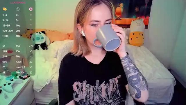 Image 12 of shyfoxxxy Stream on Chaturbate on 10 days ago
