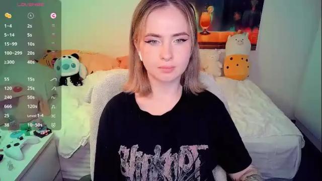 Image 4 of shyfoxxxy Stream on Chaturbate on 10 days ago