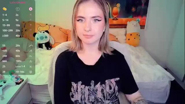 Image 4 of shyfoxxxy Stream on Chaturbate on 8 days ago