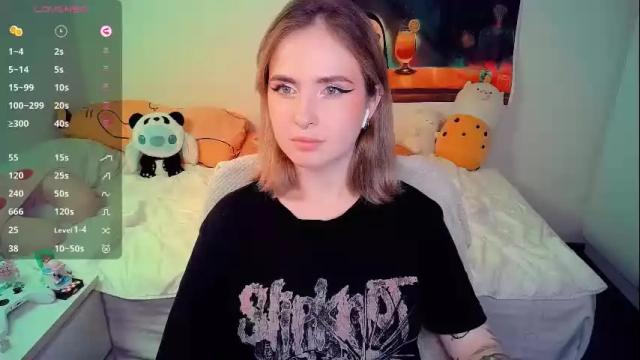 Image 3 of shyfoxxxy Stream on Chaturbate on 6 days ago