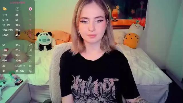 Image 7 of shyfoxxxy Stream on Chaturbate on 6 days ago