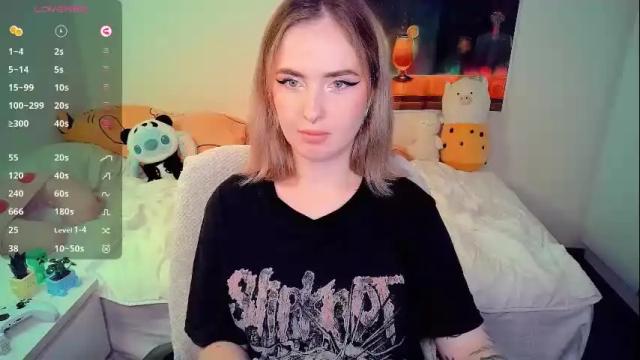 Image 10 of shyfoxxxy Stream on Chaturbate on 4 days ago