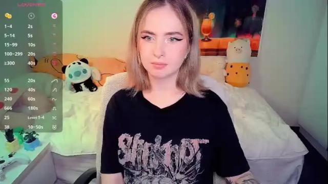 Image 2 of shyfoxxxy Stream on Chaturbate on 4 days ago