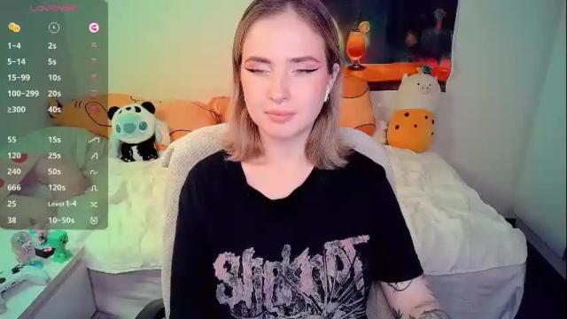 Image 3 of shyfoxxxy Stream on Chaturbate on 2 days ago