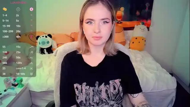Image 4 of shyfoxxxy Stream on Chaturbate on 2 days ago