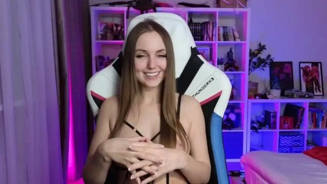 Image 3 of sia_siberia Stream on Chaturbate on 21 months ago