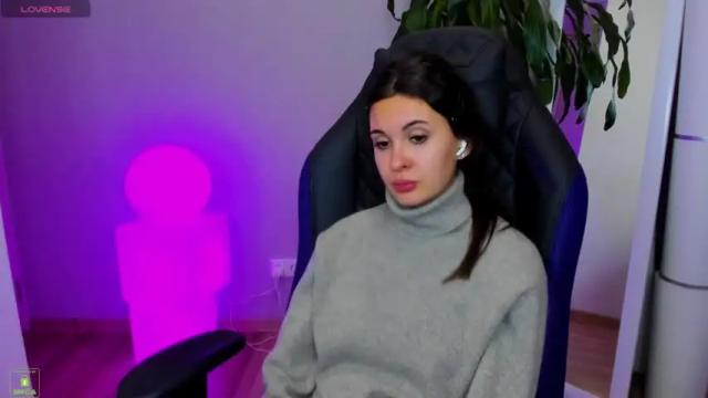 Image 12 of siaspencer Stream on Chaturbate on 17 months ago