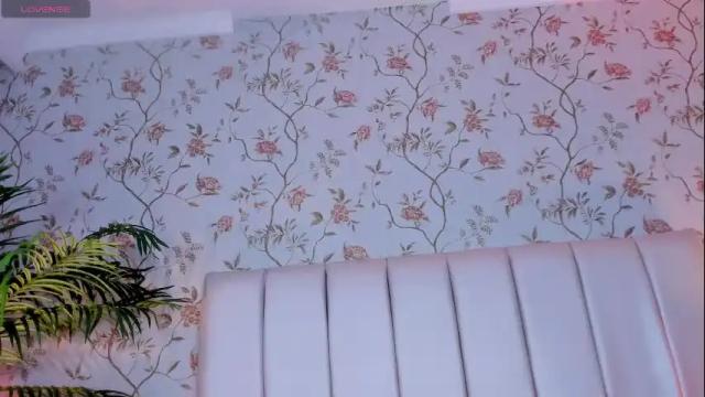 Image 11 of sienna_lorengb Stream on Chaturbate on 1 month ago