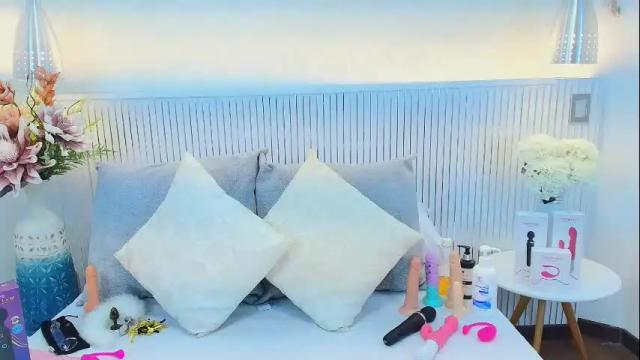 Image 2 of sienna_lorengb Stream on Chaturbate on 22 days ago