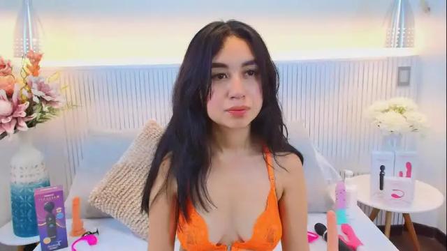 Image 7 of sienna_lorengb Stream on Chaturbate on 17 days ago