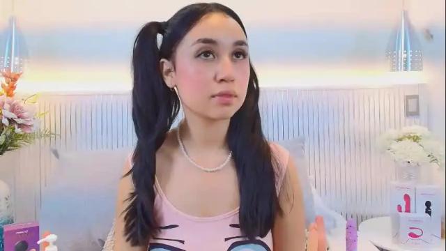 Image 7 of sienna_lorengb Stream on Chaturbate on 15 days ago
