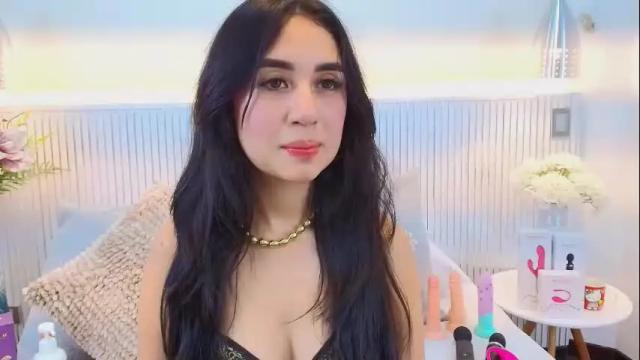 Image 6 of sienna_lorengb Stream on Chaturbate on 13 days ago