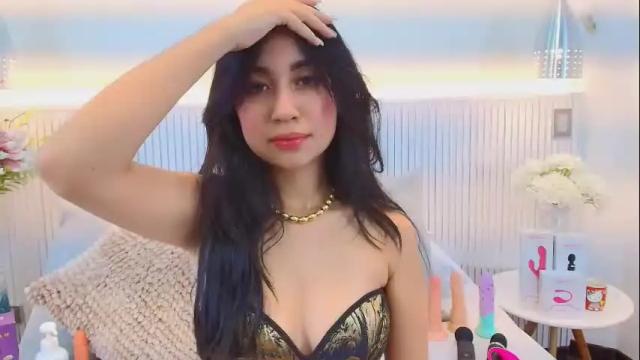 Image 7 of sienna_lorengb Stream on Chaturbate on 13 days ago