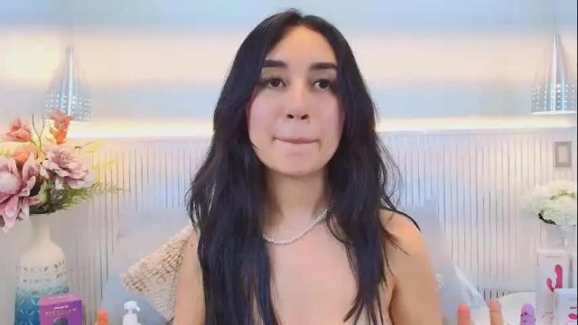 Image 10 of sienna_lorengb Stream on Chaturbate on 8 days ago