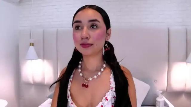 Image 12 of sienna_lorengb Stream on Chaturbate on 4 months ago