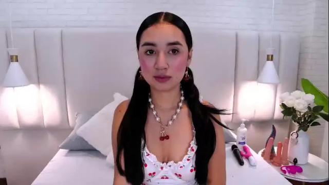 Image 4 of sienna_lorengb Stream on Chaturbate on 4 months ago