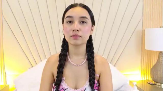 Image 2 of sienna_lorengb Stream on Chaturbate on 2 months ago