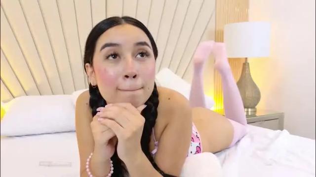 Image 4 of sienna_lorengb Stream on Chaturbate on 2 months ago