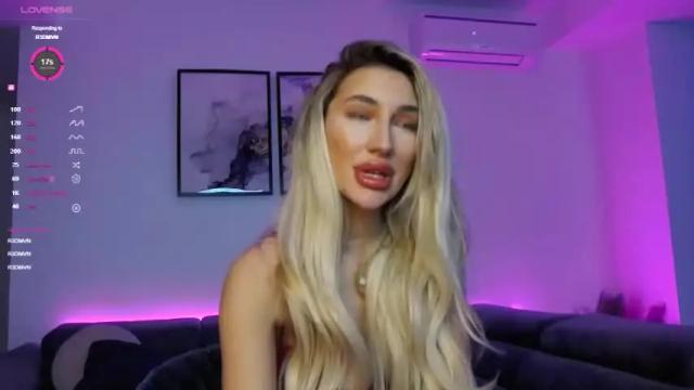 Image 11 of sieraskye Stream on Chaturbate on 16 months ago