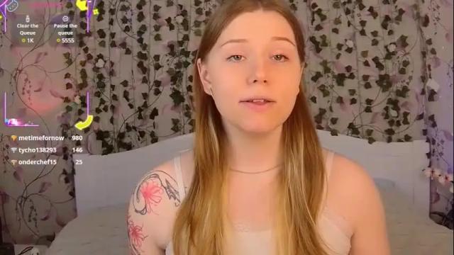 Image 2 of silent_princesses Stream on Chaturbate on 1 month ago