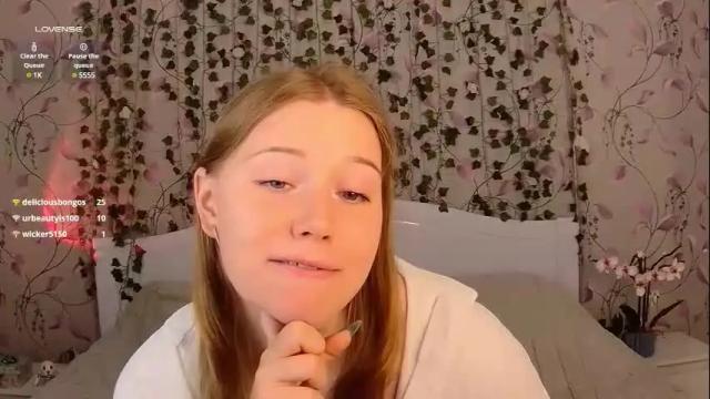Image 12 of silent_princesses Stream on Chaturbate on 13 days ago