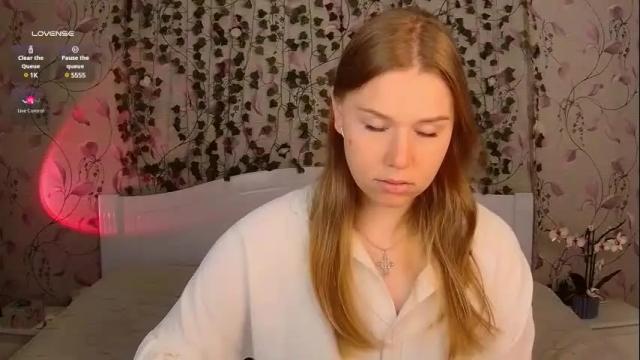 Image 3 of silent_princesses Stream on Chaturbate on 1 day ago