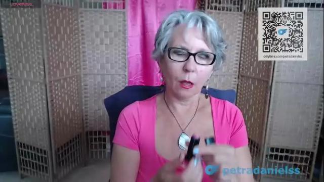 Image 2 of silky_petra Stream on Chaturbate on 5 months ago