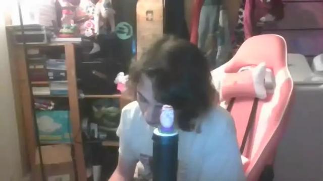 Image 2 of sillycutecow Stream on Chaturbate on 15 months ago