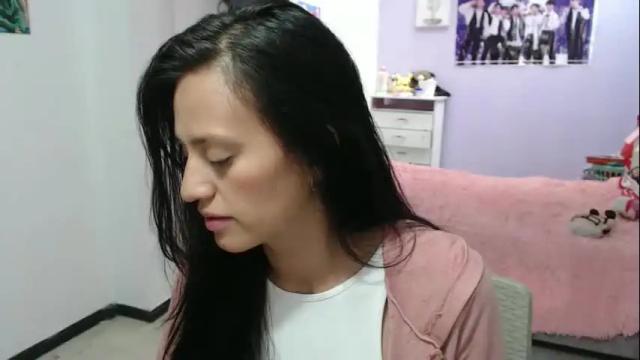 Image 6 of silvanaroberts_ Stream on Chaturbate on 29 days ago