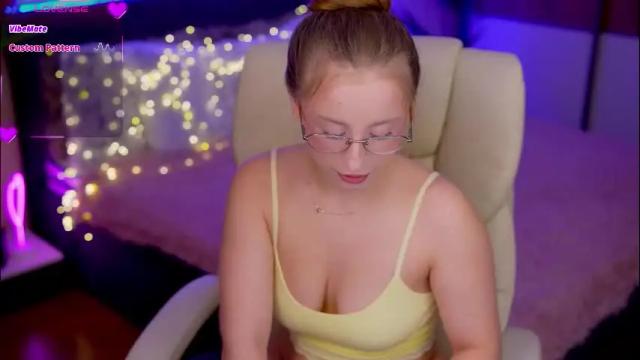 Image 2 of silverrmoon Stream on Chaturbate on 1 month ago