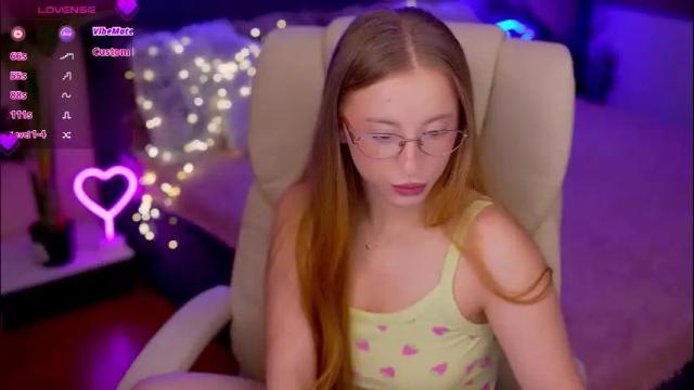 Image 2 of silverrmoon Stream on Chaturbate on 1 month ago