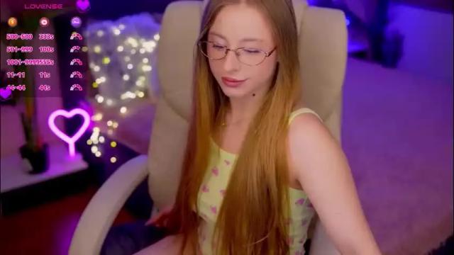 Image 4 of silverrmoon Stream on Chaturbate on 1 month ago