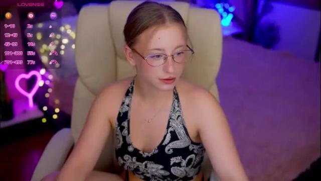 Image 8 of silverrmoon Stream on Chaturbate on 29 days ago